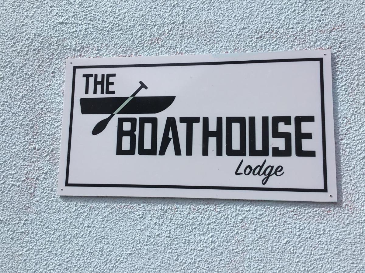 The Boathouse Lodge Hostel 번드런 외부 사진