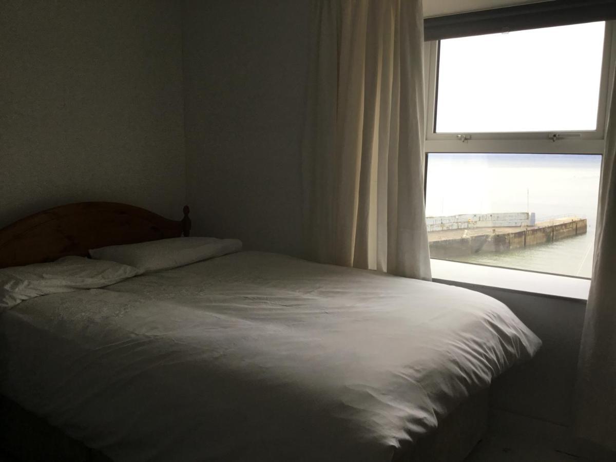 The Boathouse Lodge Hostel 번드런 외부 사진