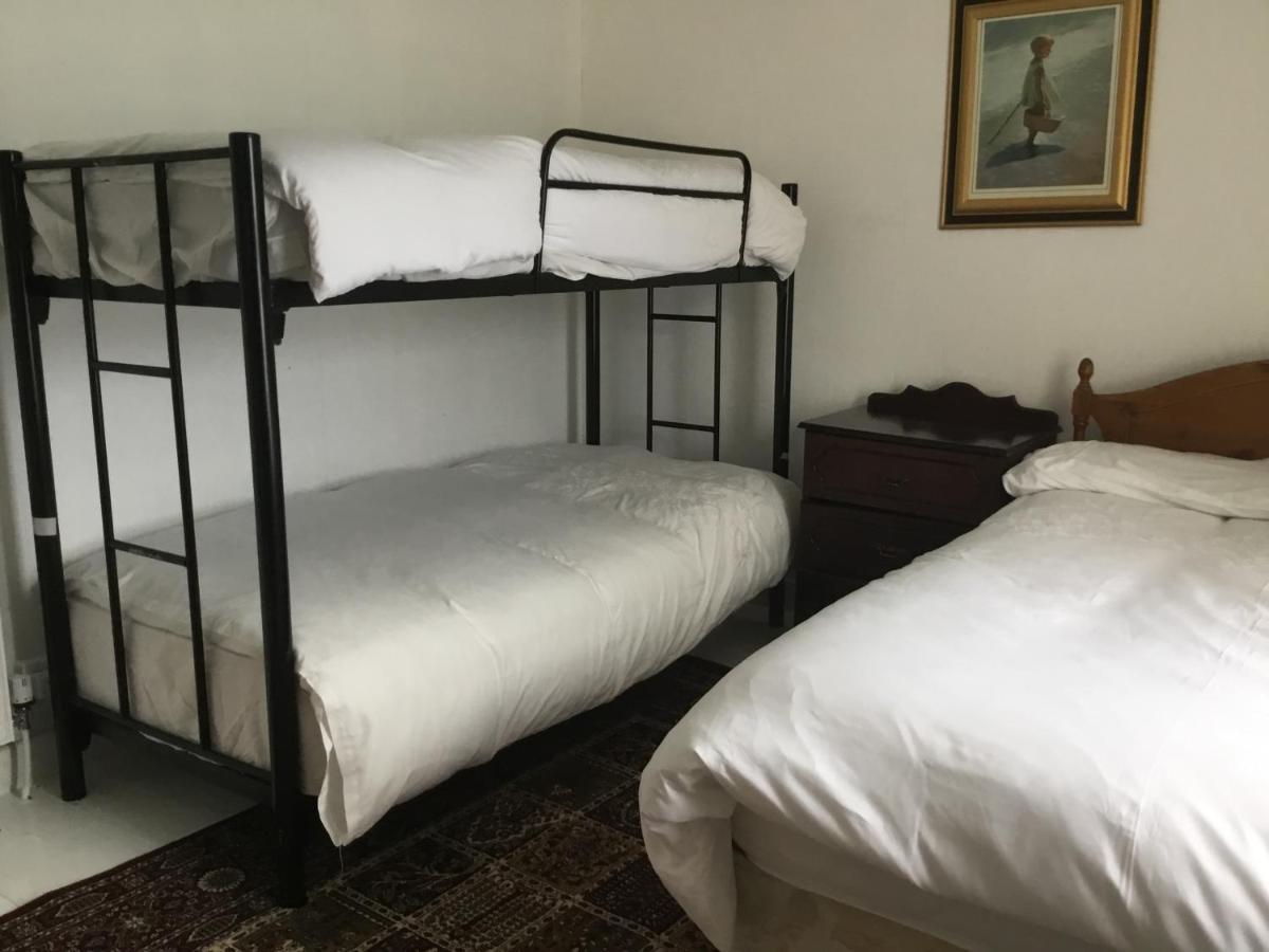The Boathouse Lodge Hostel 번드런 외부 사진