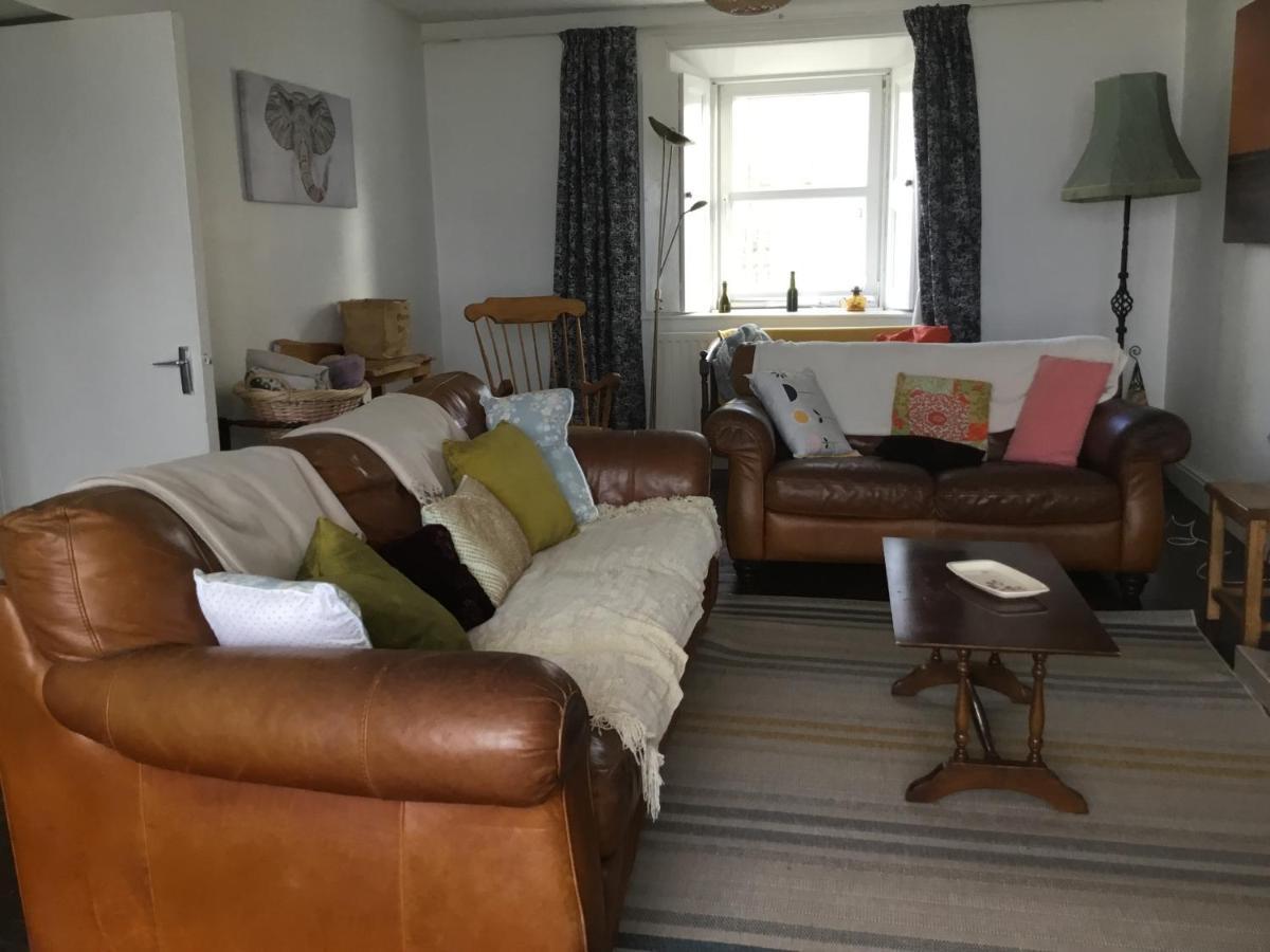 The Boathouse Lodge Hostel 번드런 외부 사진