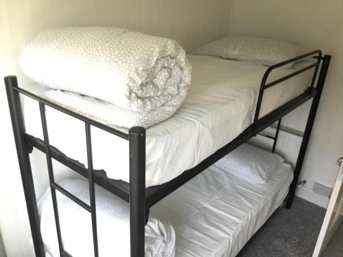 The Boathouse Lodge Hostel 번드런 외부 사진