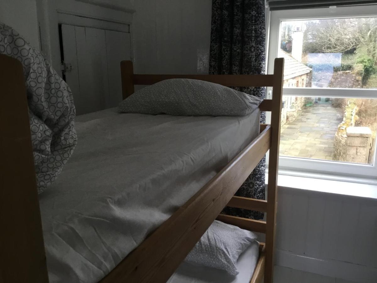 The Boathouse Lodge Hostel 번드런 외부 사진