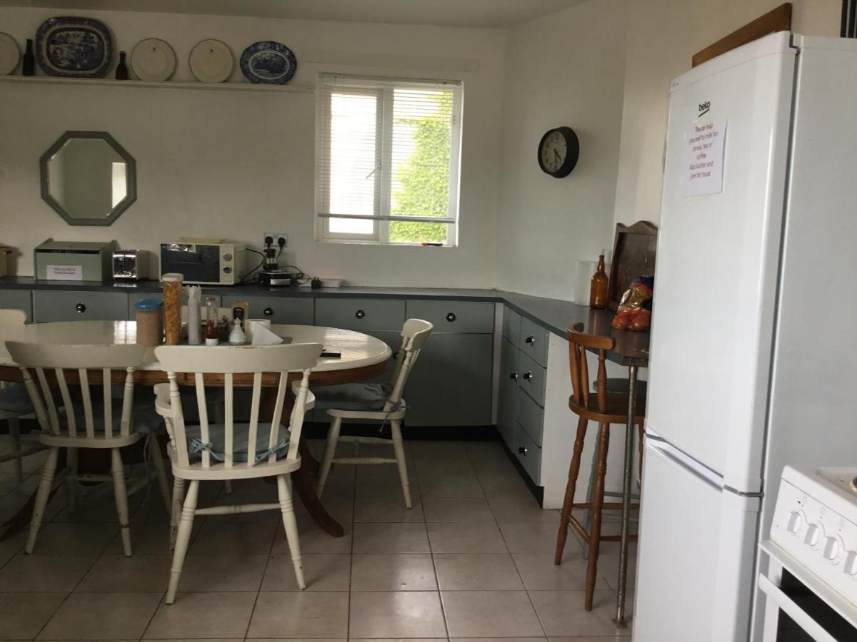 The Boathouse Lodge Hostel 번드런 외부 사진