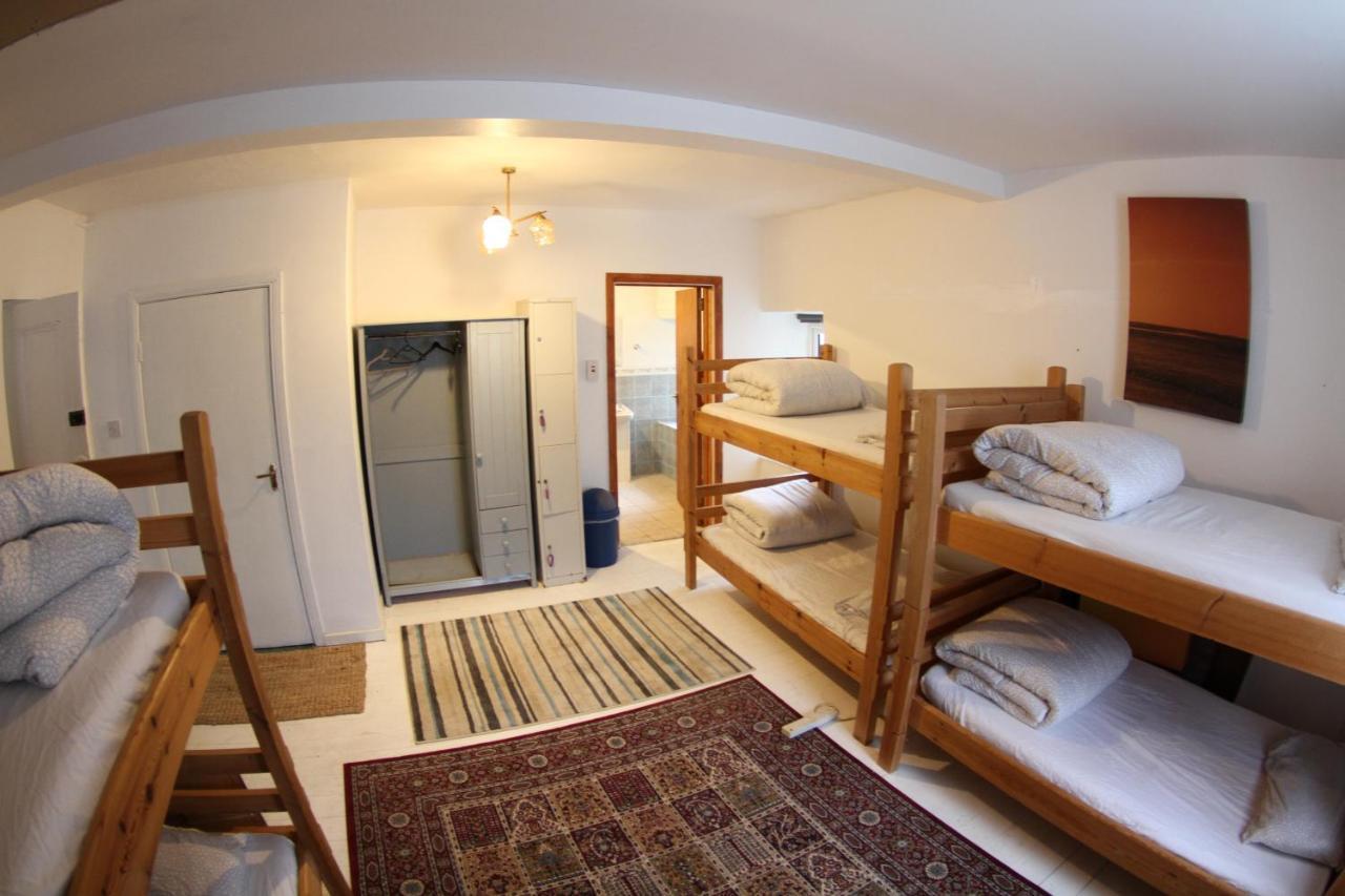 The Boathouse Lodge Hostel 번드런 외부 사진