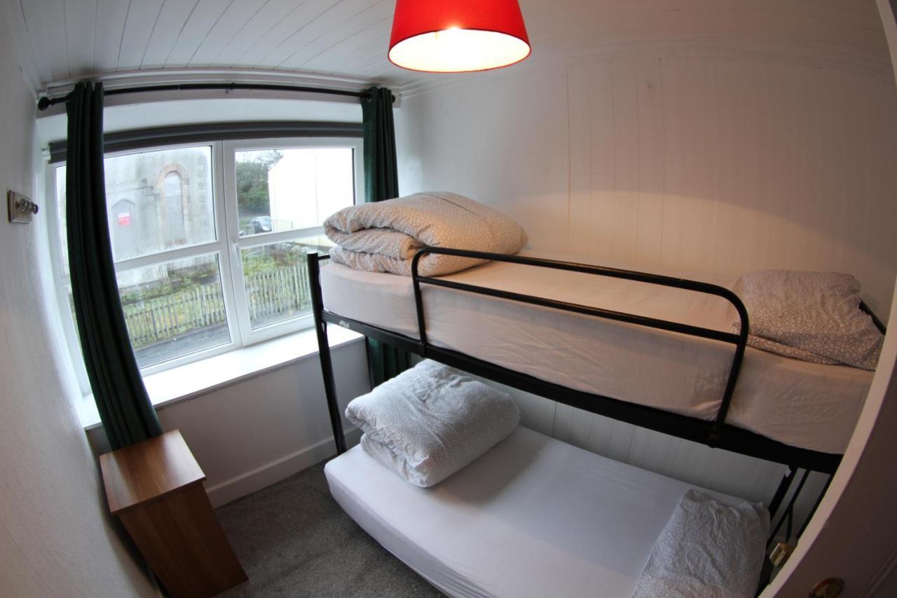 The Boathouse Lodge Hostel 번드런 외부 사진