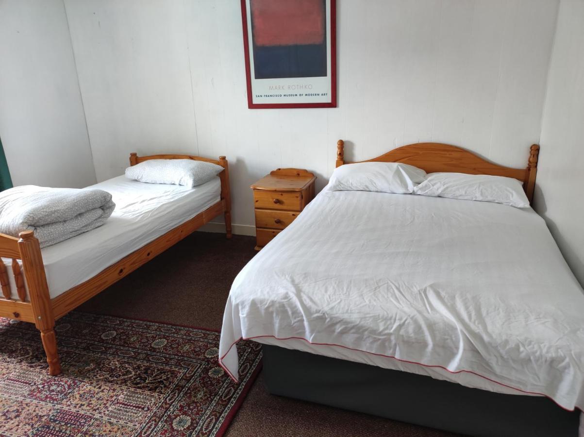The Boathouse Lodge Hostel 번드런 외부 사진